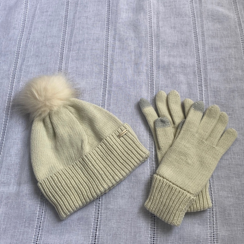 Steve Madden NWOT  winter hat and gloves set.